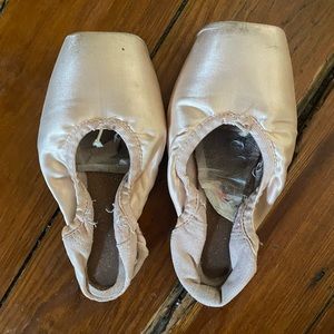 Used Capezio Donatella pointe shoes for crafts